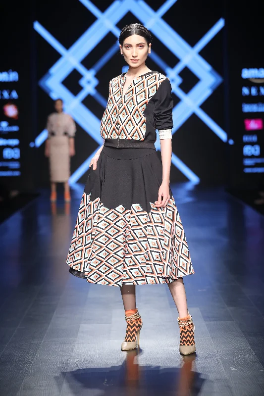 Knee-Length Flair Skirt with Geometric Print High-low unclassified skirts