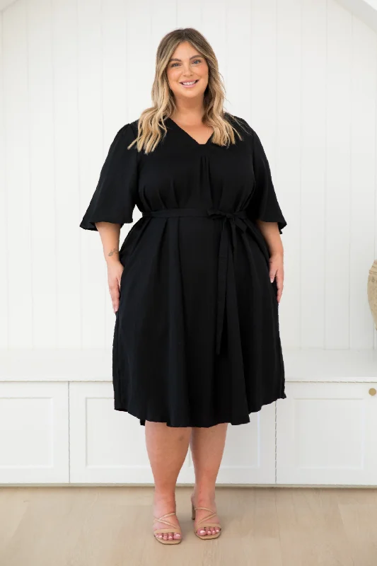 Makeo Dress | Black Floral unclassified dresses